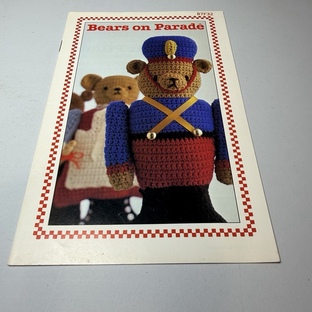 NEW BEARS ON PARADE 9 STUFF ANIMALS ANNIE'S DIGEST SIZE CROCHET PATTERN BOOK